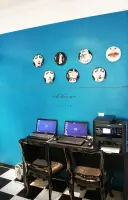 포르나세티 아트월이 돋보이는 피아노학원 업무공간